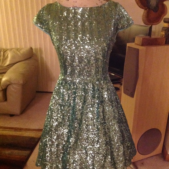 Women dress by Arden B green size 6 - Picture 3 of 7